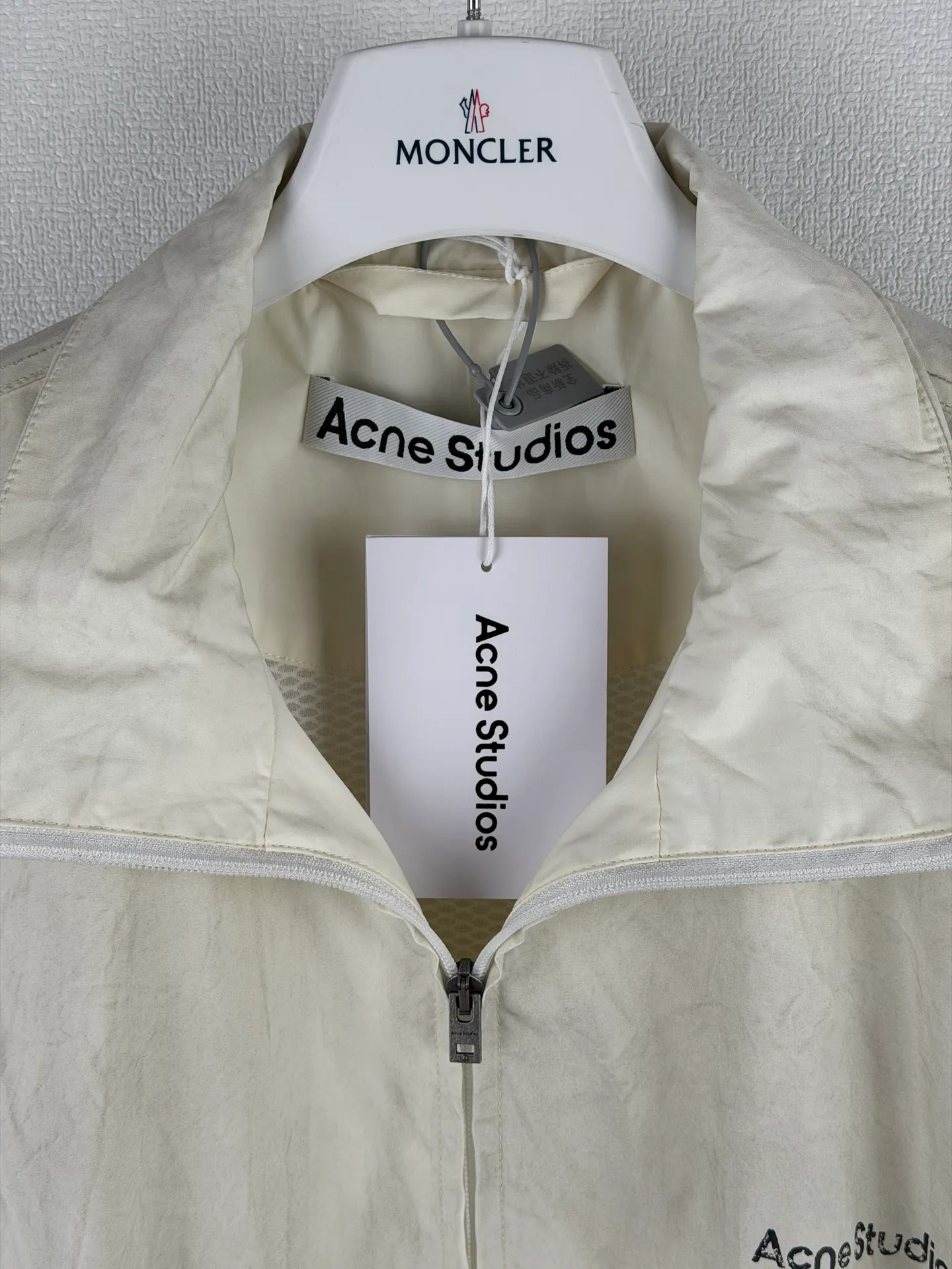 Acne Studios 25FW printed logo distressed double-headed zipper jacket Authentic 6500 purchased and developed, 40-count cotton plain woven fabric 140g, nylon blended honeycomb mesh, ink printing, high temperature pre-shrunk, artificial horsetail, customized 1:1 zipper, customized 1:1 trademark, fitted version Size: 40 42 44 46